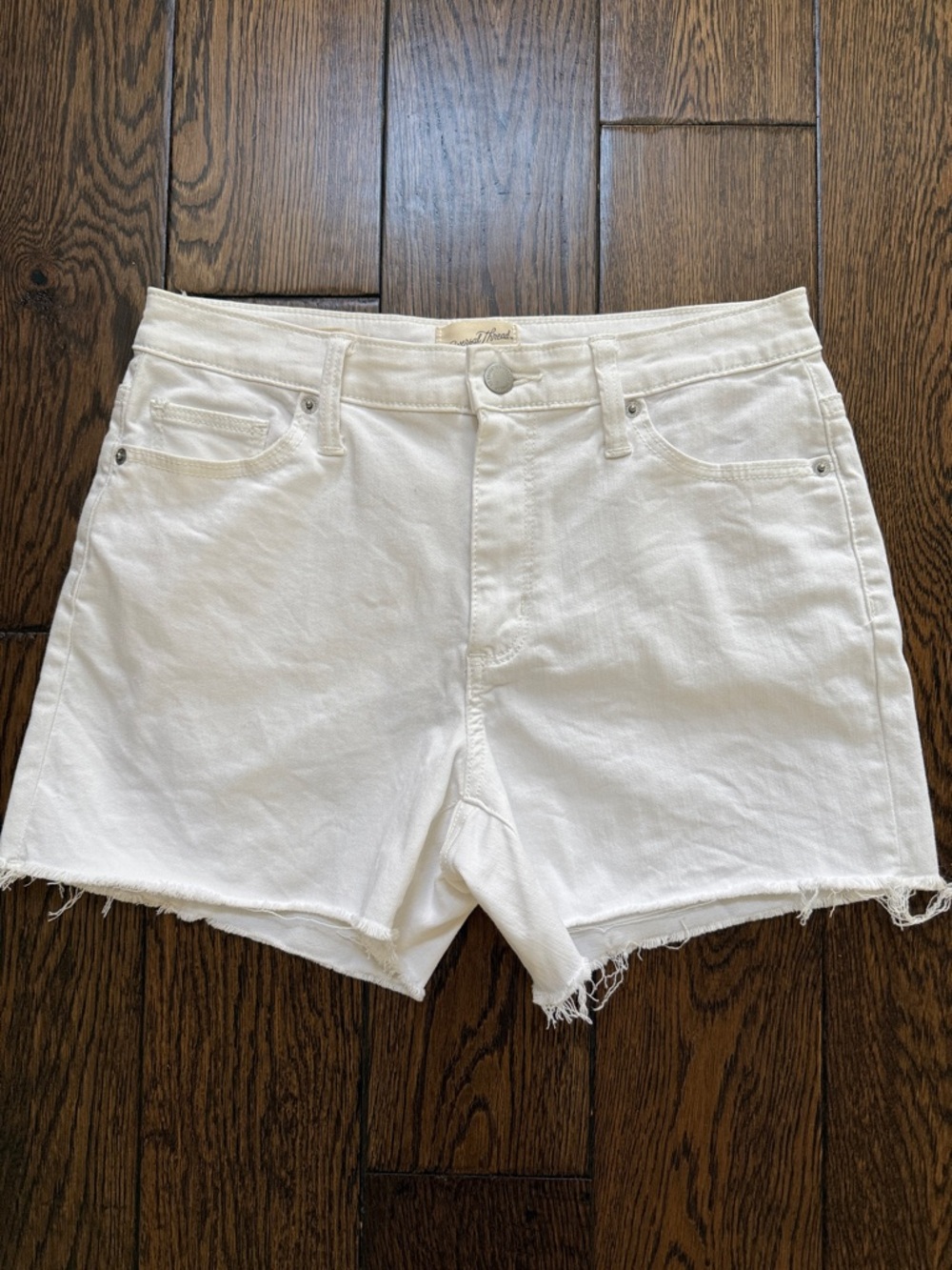 NWOT UNIVERSAL THREAD High Rise Midi Denim Shorts Size 6/28 White